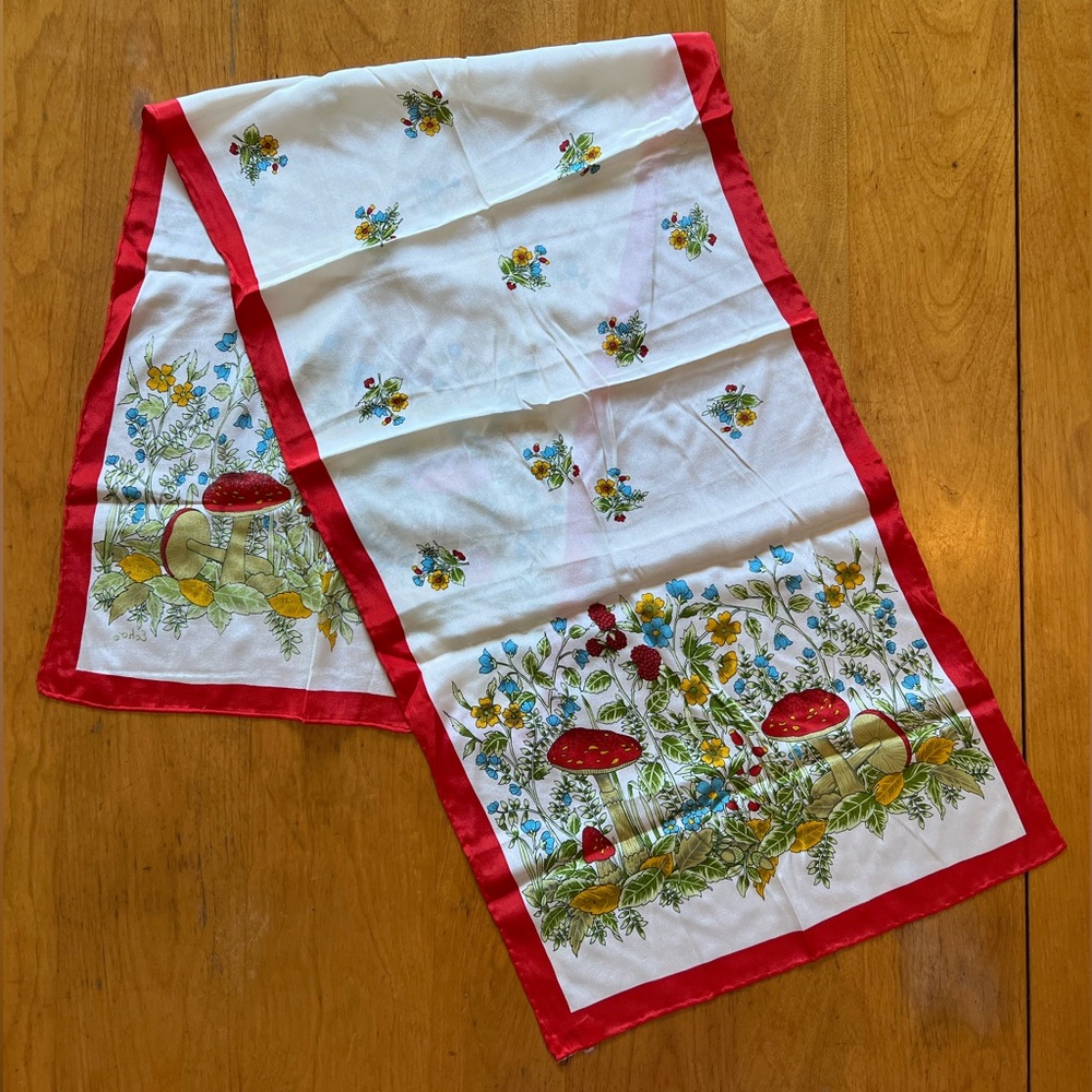 Echo vintage mushroom scarf silk red